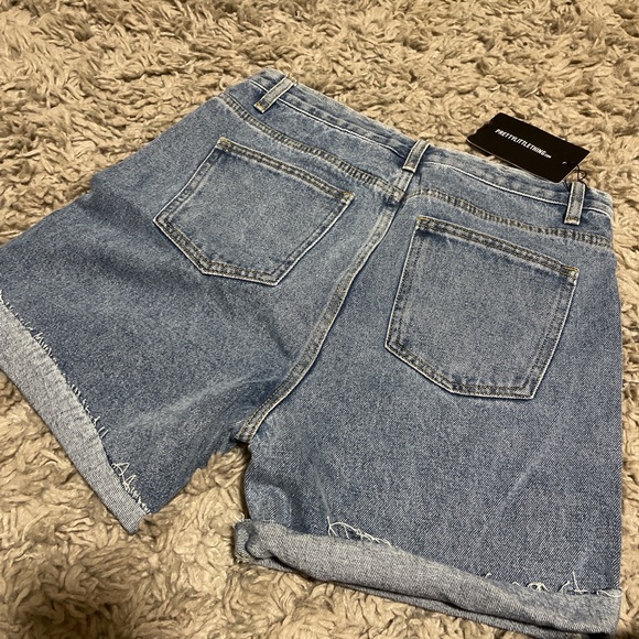 Adorable jean shorts - Picture 2 of 3